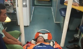 Trắng đêm cứu thuyền viên tai biến nguy kịch trên biển