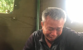 Ba thay mái tôn đi, vài bữa xuất ngũ có tiền con trả nợ cho