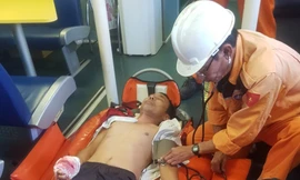 Gặp nạn khi hành nghề, thuyền trưởng mất máu bất tỉnh giữa biển