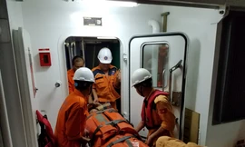 Cấp cứu thuyền viên đau ruột thừa trên vùng biển Hoàng Sa