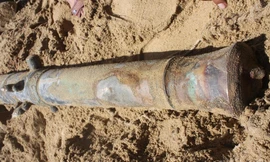 Phát hiện súng thần công niên đại 200 năm gần biển Nam Ô 