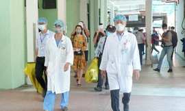 Bệnh nhân mắc COVID-19 đã được chữa khỏi tại Đà Nẵng xuất viện. Ảnh: Nguyễn Thành