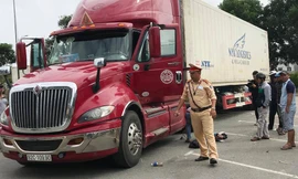 Phụ xe container tranh thủ 'chơi' ma túy lúc chờ bốc hàng