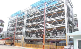  Bãi đỗ có sức chứa 50 xe từ 4-7 chỗ. Ảnh: Thanh Trần. 