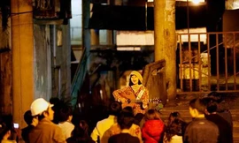 Lê Cát Trọng Lý đi hát rong