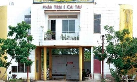 Nổ súng trấn áp hàng trăm phạm nhân gây rối 