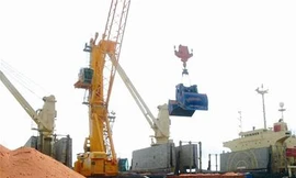 Công nhân thông đồng trộm 40 tấn ngô tại cảng Quảng Ninh