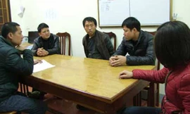 Can phạm (giữa) khai báo tại cơ quan điều tra (ảnh do Công an Lạng Sơn cung cấp)