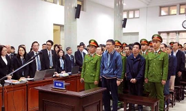 Quang cảnh phiên xét xử.