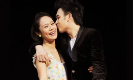 Dương Triệu Vũ hôn 'gái một con'