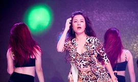 Hoàng Thùy Linh gợi cảm từ bản năng