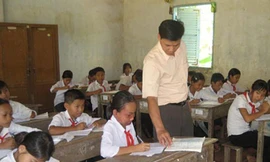 Tăng phụ cấp cho giáo viên, cán bộ y tế xã