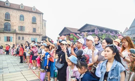 Khách du lịch nườm nượp đến Đà Nẵng, đông hơn cả trước đại dịch