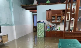 Mưa sầm sập, hàng loạt nhà dân ở Đà Nẵng ngập trong đêm