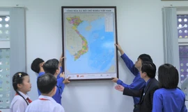 Có tấm bản đồ, chúng ta sẽ luôn nhìn thấy Tổ quốc thân yêu