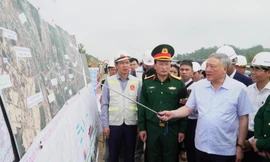 Phó Thủ tướng Nguyễn Hòa Bình thị sát cao tốc Hòa Liên - Túy Loan 