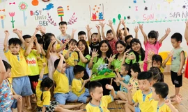 Thưởng tiền cho sinh viên nam đăng ký học ngành Giáo dục mầm non