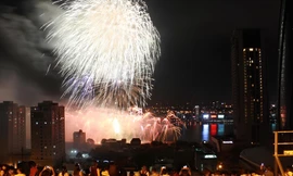 Đua nhau bán chỗ ngồi sân thượng xem pháo hoa Đà Nẵng