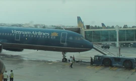 Máy bay gặp sự cố động cơ phải hạ cánh khẩn cấp xuống sân bay Đà Nẵng