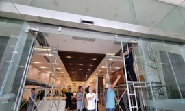 Bão Trà Mi cách Đà Nẵng 370km, khách sạn ven biển bắc giàn giáo bít kín mặt tiền