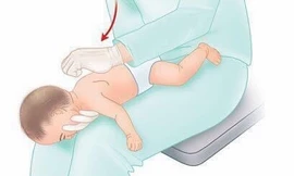 Đà Nẵng: Bé 7 tháng tuổi tử vong vì bị sặc ở nhà giữ trẻ tự phát