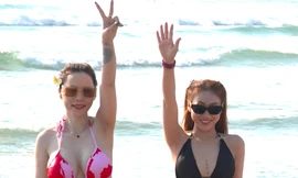 Bùng nổ 'vũ điệu sóng xanh' bên biển Đà Nẵng 