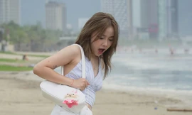 Biển Đà Nẵng đông khách du lịch trước giờ bão đổ bộ