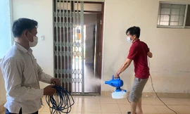 Đà Nẵng: Phun hóa chất đuổi kiến ba khoang cho hàng loạt chung cư