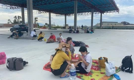 Tỉnh TT Huế tiếp nhận nhưng sẽ xử lý nghiêm 23 người tự thuê xe từ TP HCM về