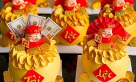 Đà Nẵng: 'Bão' đơn bánh kem hũ vàng dâng Thần tài 