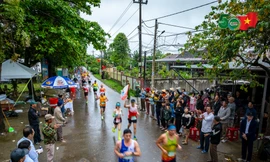 Xóm nhỏ, nhà tôi ở đó, runner chạy ngang qua…