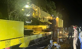 Tàu hỏa trật bánh khi qua đèo Hải Vân, nhiều toa hàng lật trong đêm