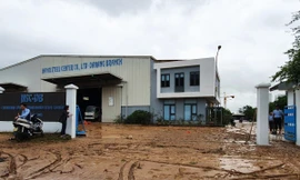 Doanh nghiệp bất an vì liên tục bị nước, đất đá 'tấn công'