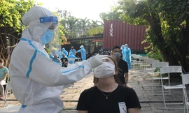 Đà Nẵng huy động hàng trăm nhân viên y tế lấy mẫu khẩn cho 8.000 người
