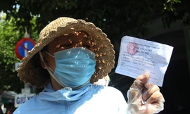 Ngày đầu tiên Đà Nẵng áp dụng phiếu đi chợ: Mua đủ thức ăn ba ngày, không tích trữ