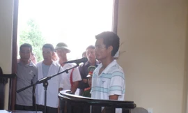 Cáo trạng bị sửa, bị cáo ngất xỉu