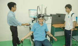 Sinh viên ĐH Quốc tế (ĐH Quốc gia TP HCM) trong giờ thực hành ở phòng thí nghiệm bộ môn Kỹ thuật y sinh. Ảnh: Quang Phương