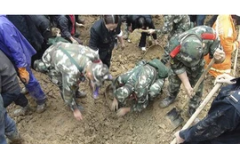 Đội cứu hộ đang nỗ lực tìm kiếm nạn nhân