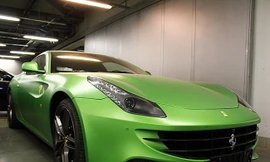 Đại gia Nga "chơi trội" với Ferrari FF màu xanh lục