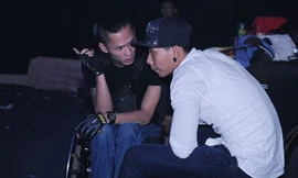 Bị cấm diễn, giải Vàng siêu mẫu vẫn 'qua mặt' ông bầu