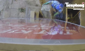 [CLIP] Hành động kỳ quặc của nhân viên vệ sinh môi trường ở Hà Nội 