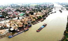 Cục Đường thủy Nội địa vào cuộc có dẹp được bến lậu nhan nhản bên bờ sông Cầu, sông Thương?