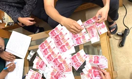 Bắt giữ đối tượng người nước ngoài núp bóng đi du lịch để tiêu thụ ngoại tệ giả