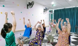 Cảnh sinh hoạt 'nội bất xuất, ngoại bất nhập' trong trung tâm dưỡng lão Hà Nội