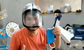 Khẩu trang, vắc xin phòng COVID-19 bằng vàng mã đi vào lễ cúng rằm tháng 7 