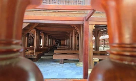 Choáng ngợp trước ngôi nhà sàn gỗ lim nguyên khối hơn 900 năm tuổi giữa thành phố Điện Biên Phủ