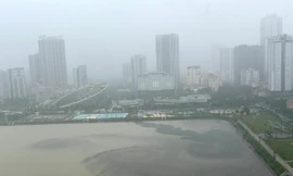 Vụ hồ điều hòa ở Hà Nội đen kịt nước bẩn: Cứ mưa to là xả nước cống vào hồ?