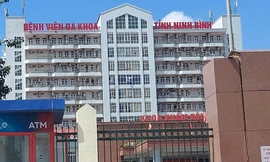 Bệnh nhân có bảo hiểm y tế phải bỏ tiền mua dao mổ, bệnh viện nói gì? 