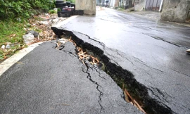 Đường sụt trượt, nhà nứt toác, nhiều hộ dân ở TP Lào Cai phải di dời khẩn cấp