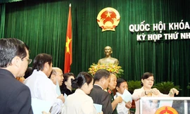 'Chấm điểm' quan chức rất khó